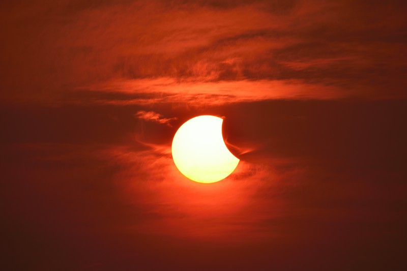 Eclipse Solar Parcial 🌞 Como isso nos afetará?