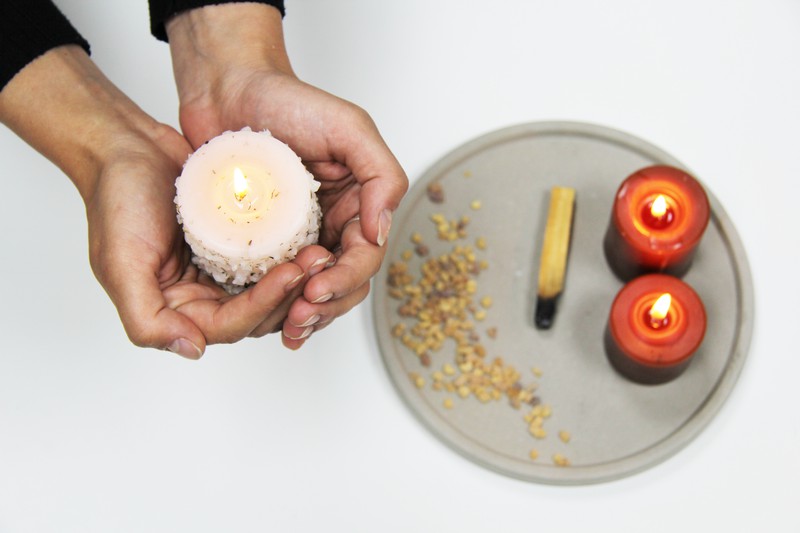 🕯 4 astuces à l'intention avec des bougies