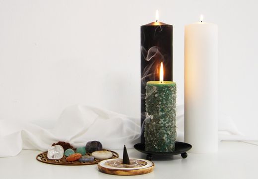 ¿Cómo hacer un ALTAR en casa? 🔮 Todo lo que no puede faltar en el tuyo ✨