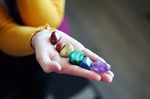 Bloqueos en los chakras 🧘♀️ Cómo nos afectan y su conexión física