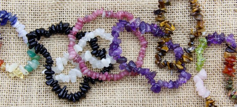 ¿Qué significado tiene la pulsera de piedras?