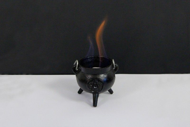 Ritualiza amuletos con Agua de Ruda.