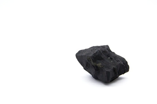 Shungite : 3 raisons de devenir votre minéral préféré