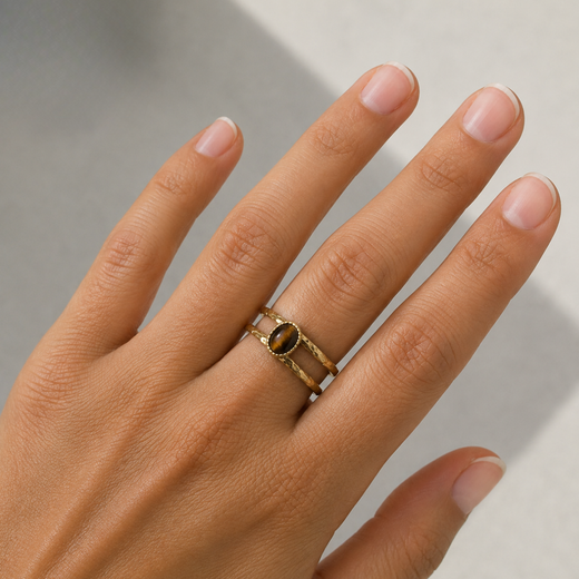 Anillo Gea Dorado Ojo de Tigre · Protección y Fuerza