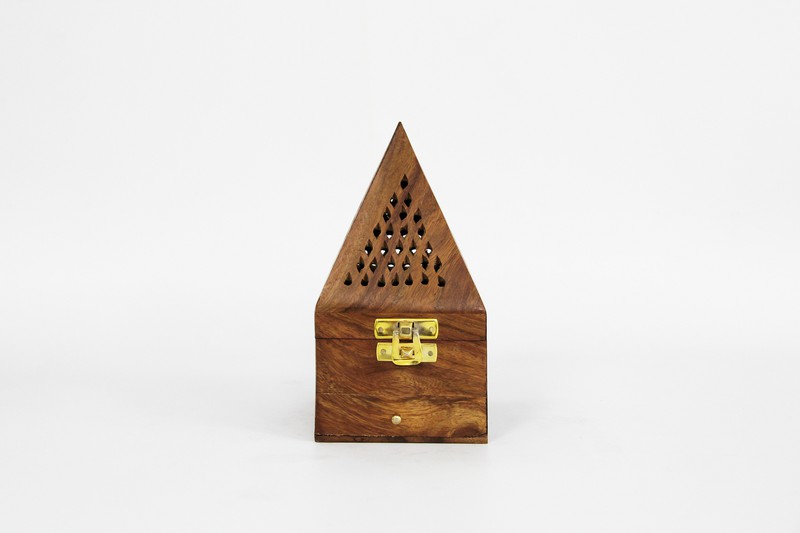 Bruciatore in legno per incenso in grani a forma di piramide — Las velas de  Mariano