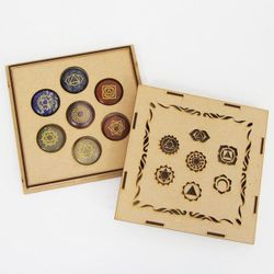 Caja De Madera Minerales Chakras con Inscripción