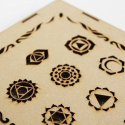 Caja De Madera Minerales Chakras con Inscripción