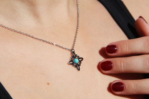 Collar Nudo de Bruja con Turquenita