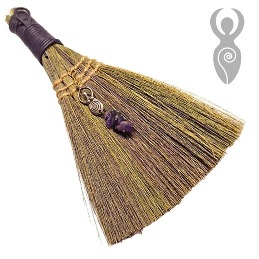 Escoba Ritual de la Diosa con Amatista