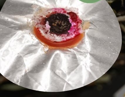Vela consumida casi sin restos, en una limpieza